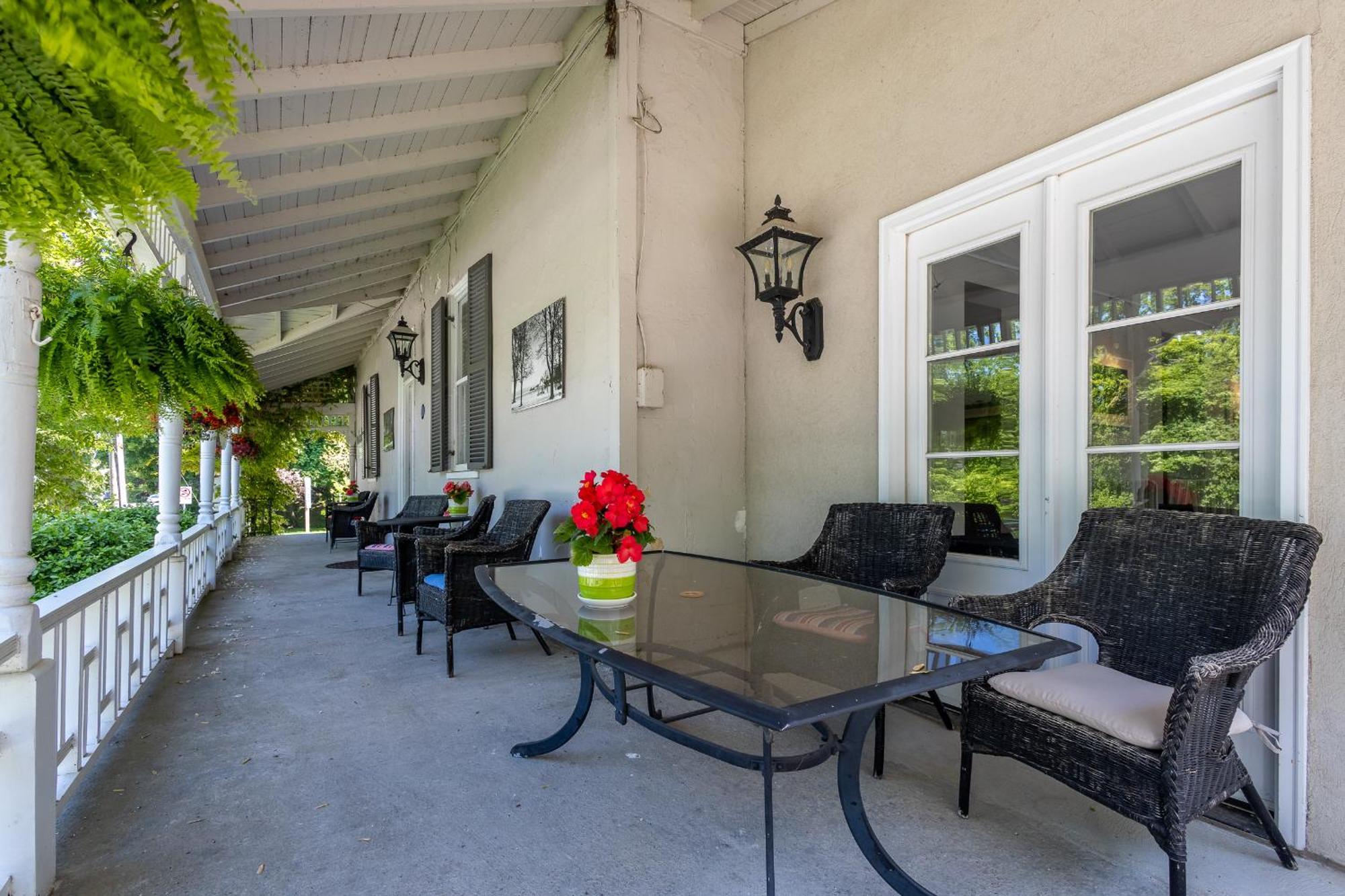 The Old Bank House Hotel Niagara-on-the-Lake Екстериор снимка